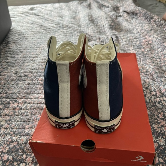 Converse - Picture 2 of 3